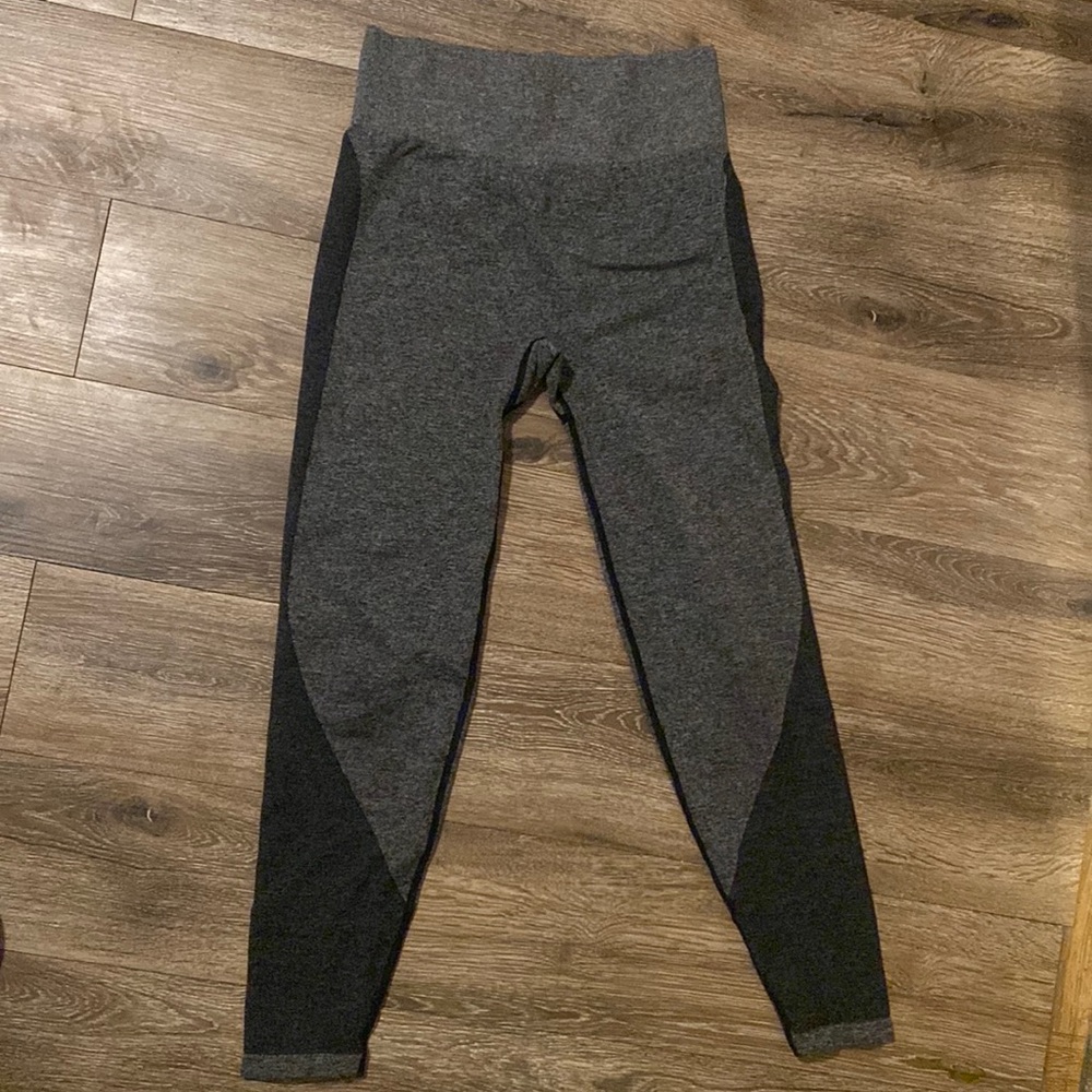 Like New PINK Victoria’s Secret High Waisted Seamless Yoga Leggings Size Medium